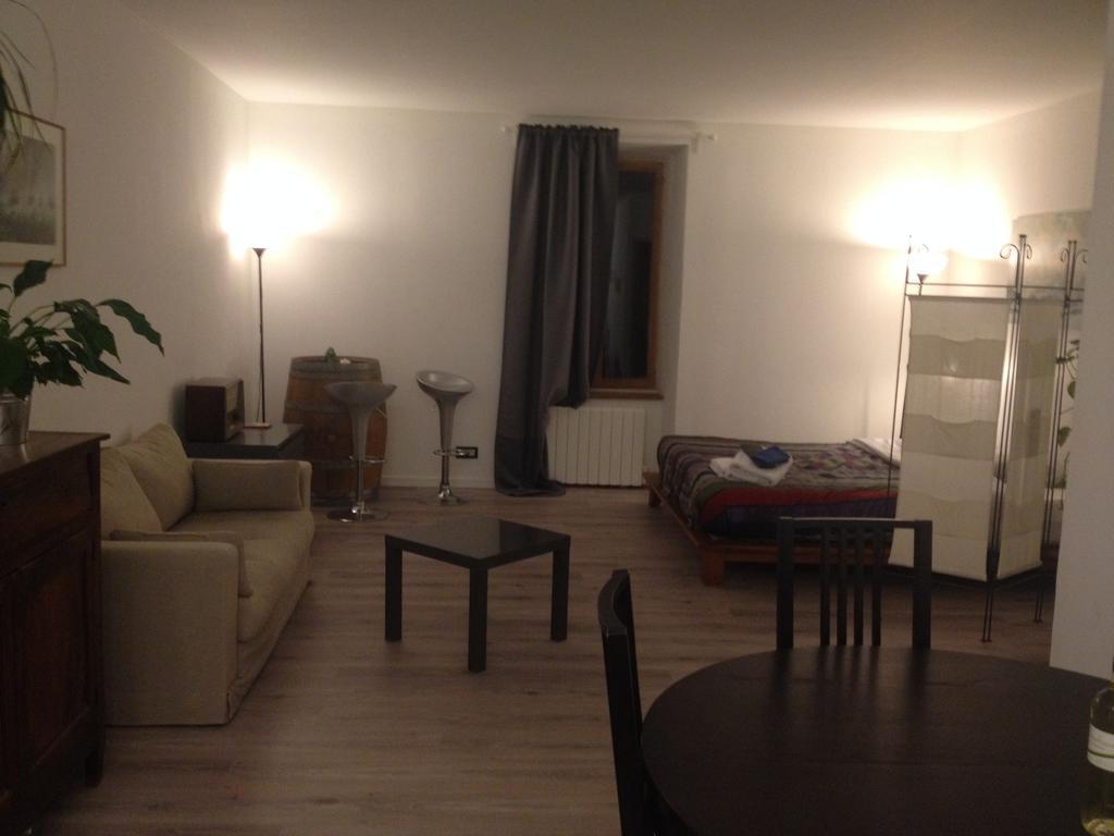 Anna'S Gite Apartman Lagrasse Szoba fotó