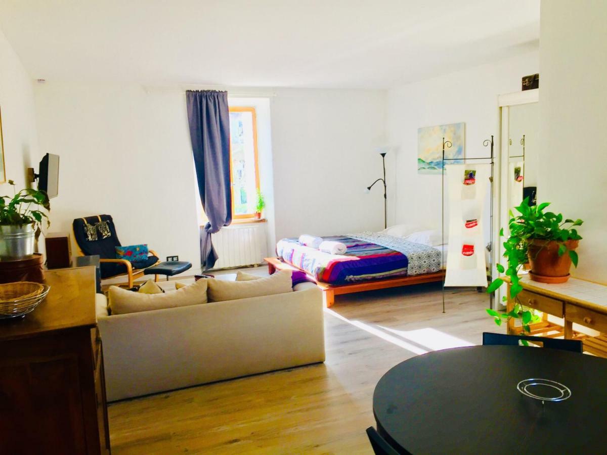 Anna'S Gite Apartman Lagrasse Kültér fotó